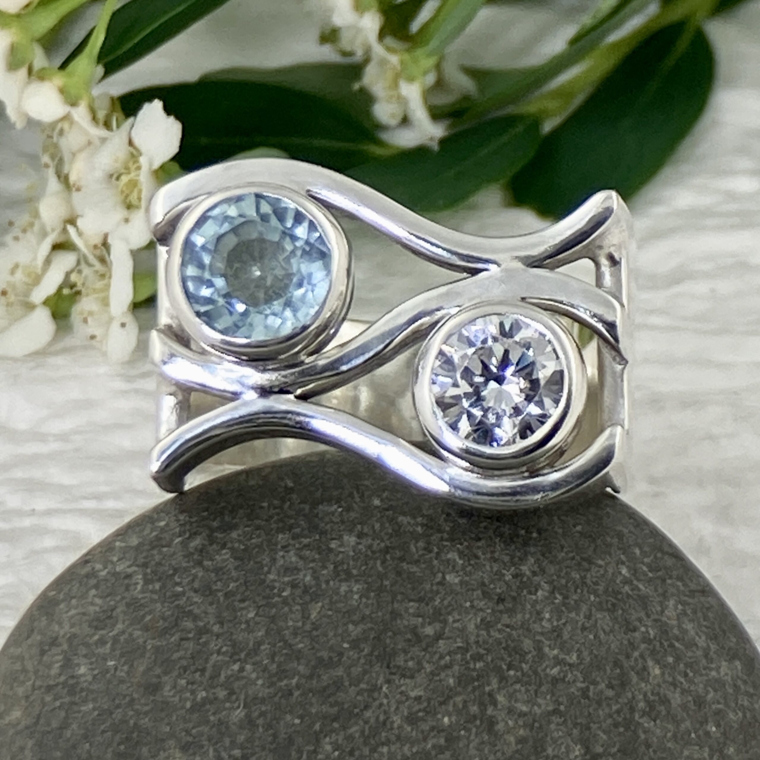 Aquamarine & Cubic Zirconia Ring – Size 7.5 – Argentium Silver Flag Band