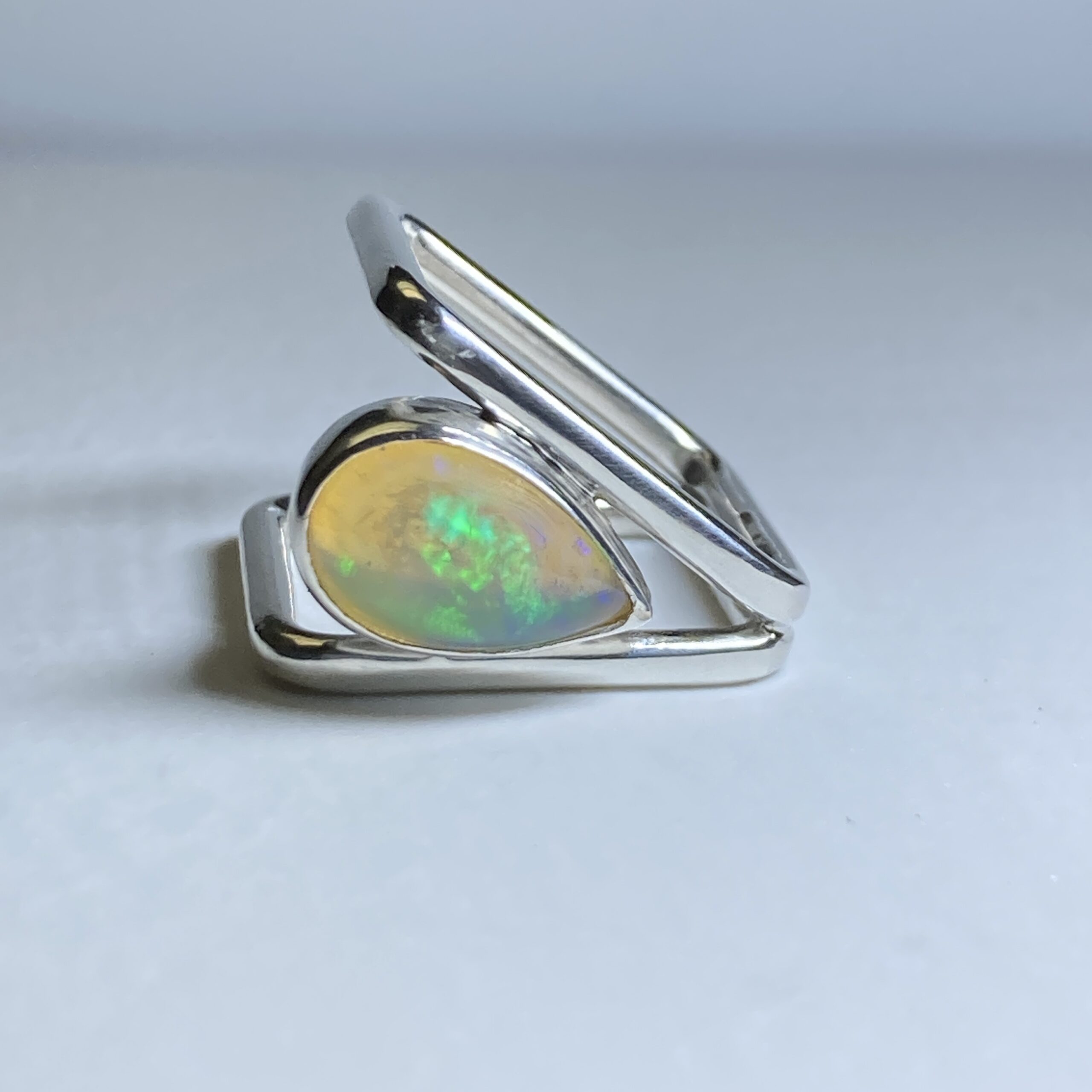 Australian opal ring - size 6 - book band - 1.8 carat - Image 2