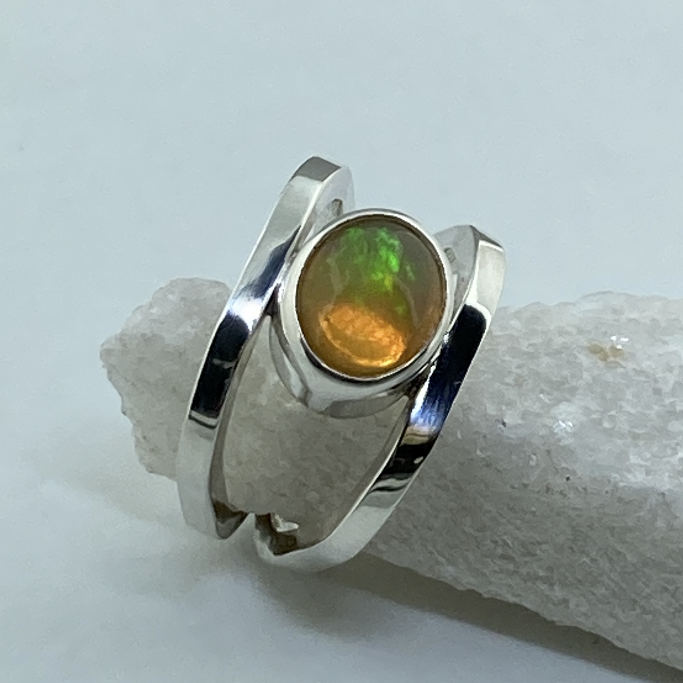 Ethiopian opal ring - size 7 - octagon double-band - 1 carat - Image 3