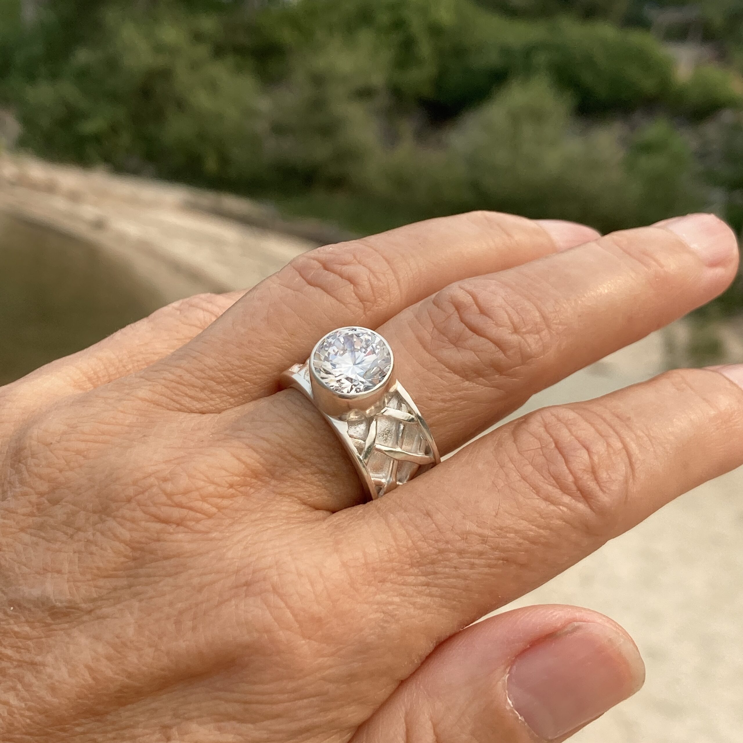 cubic zirconia ring - size 8.5 - Arg silver woven band - 7 carat - Image 5