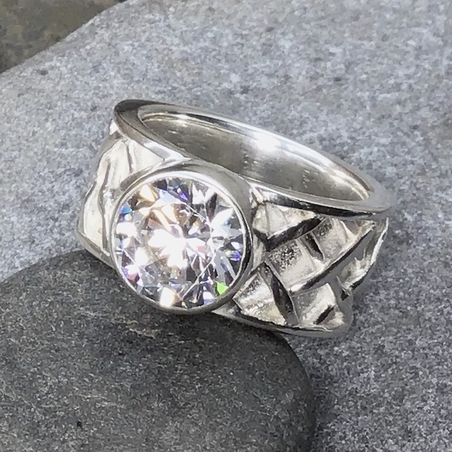 cubic zirconia ring - size 8.5 - Arg silver woven band - 7 carat - Image 3