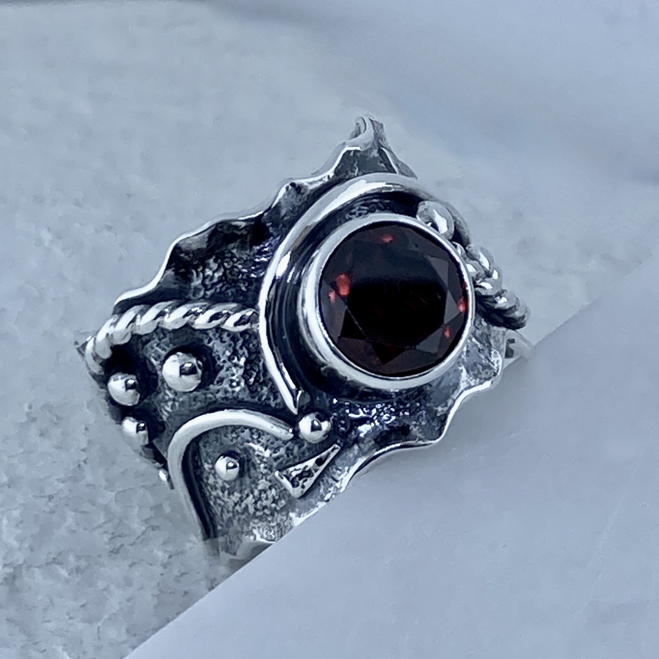 garnet ring - size 12 - Argentium silver waves - 5 carat - Image 3