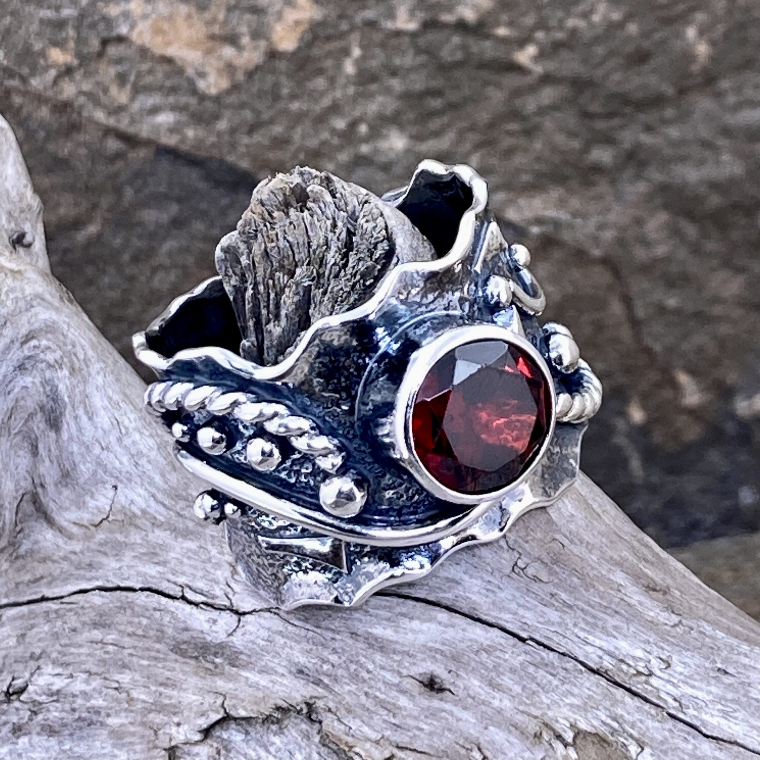 garnet ring - size 12 - Argentium silver waves - 5 carat - Image 2