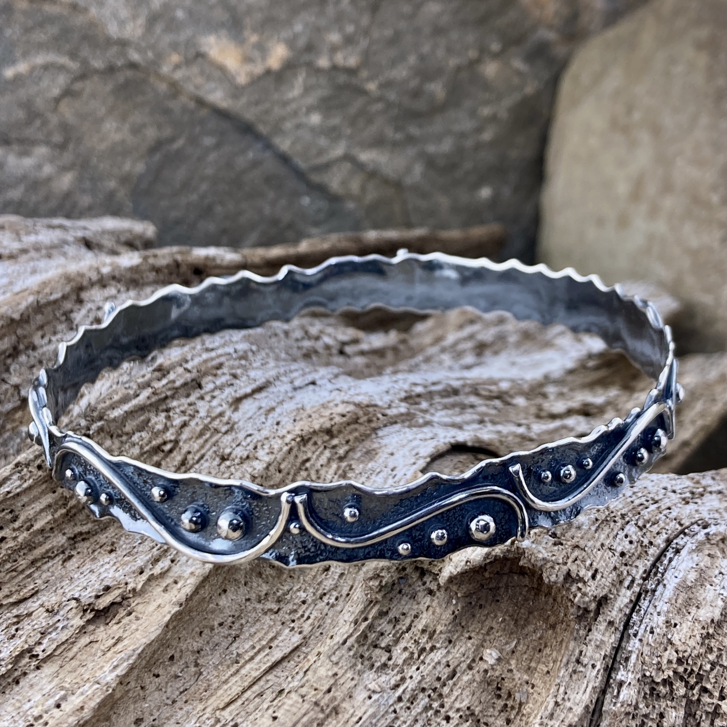 Argentium Silver Waves Bangle – XLarge – Antique