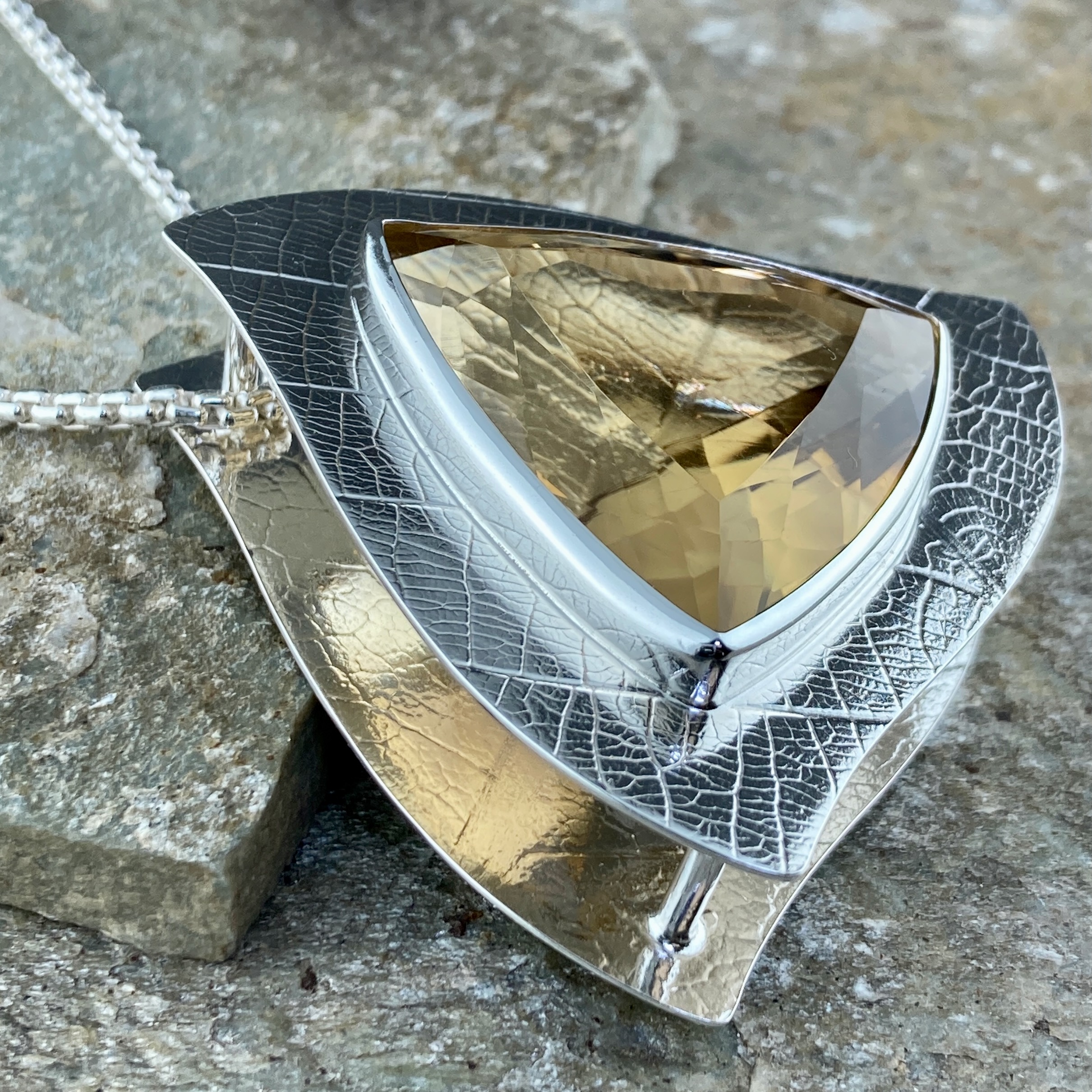 whisky quartz cage pendant - Argentium silver - 102 carat - Image 5