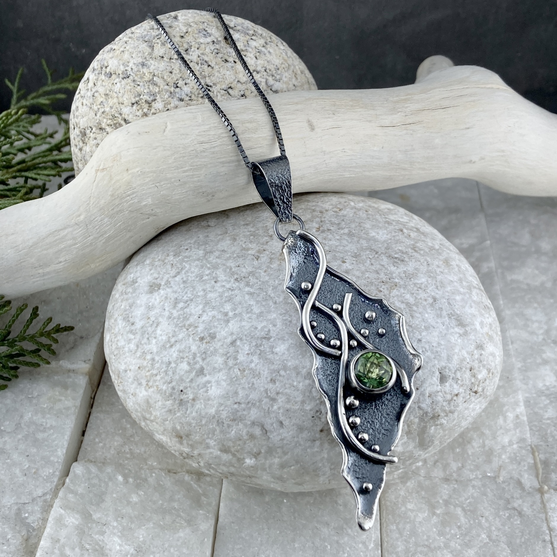 green amethyst pendant - Argentium silver waves - 2.5 carat - Image 3