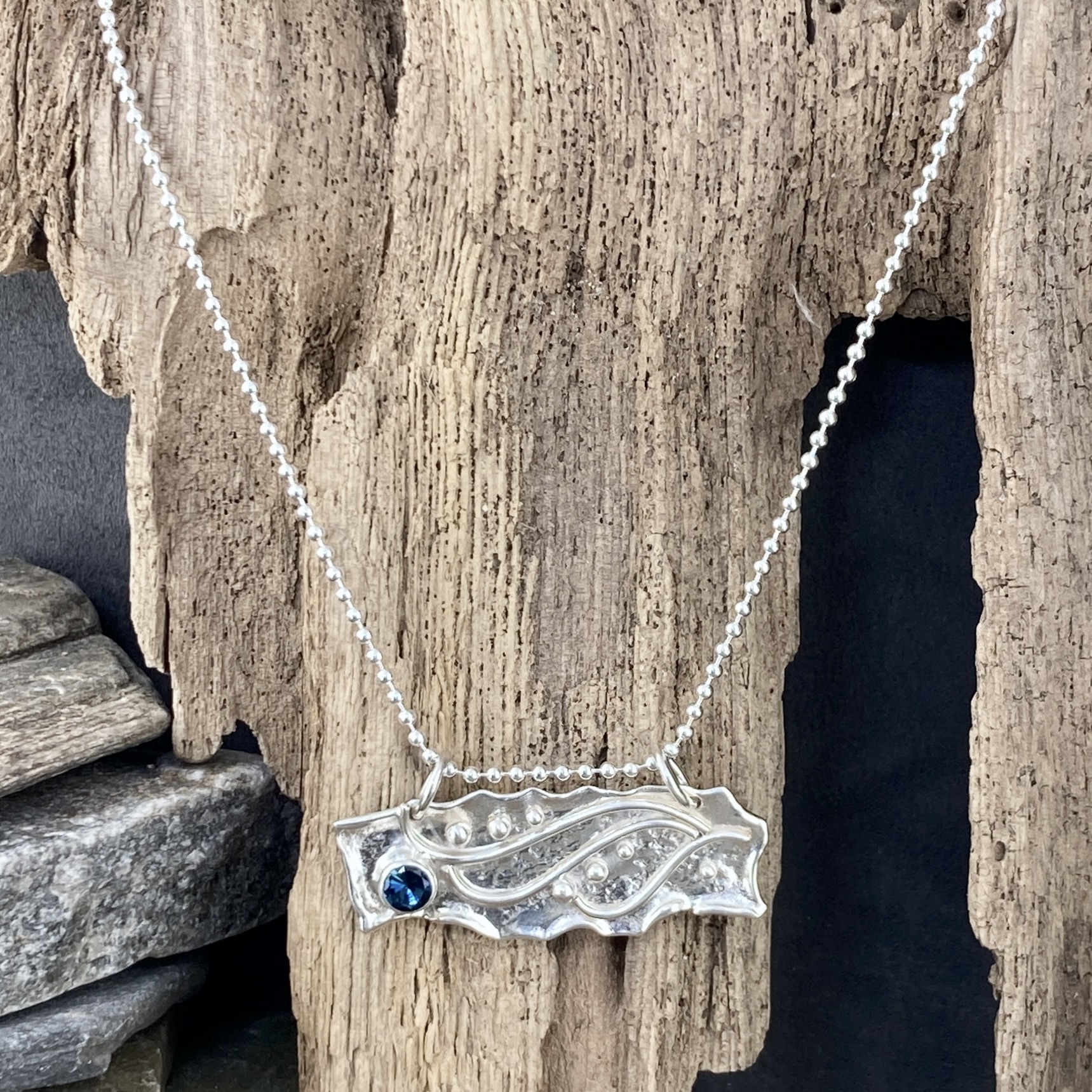 London blue topaz pendant - Argentium silver waves - 1 carat - Image 3