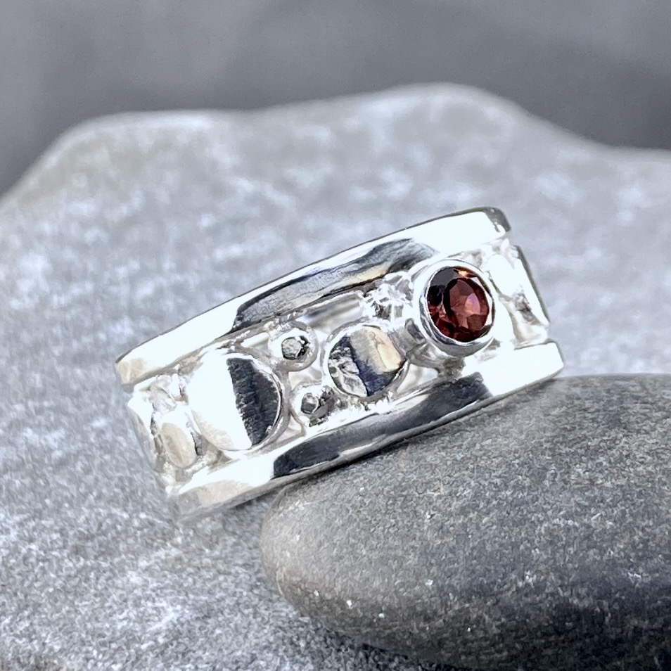 garnet ring - size 8 - Argentium silver flat granules - Image 4