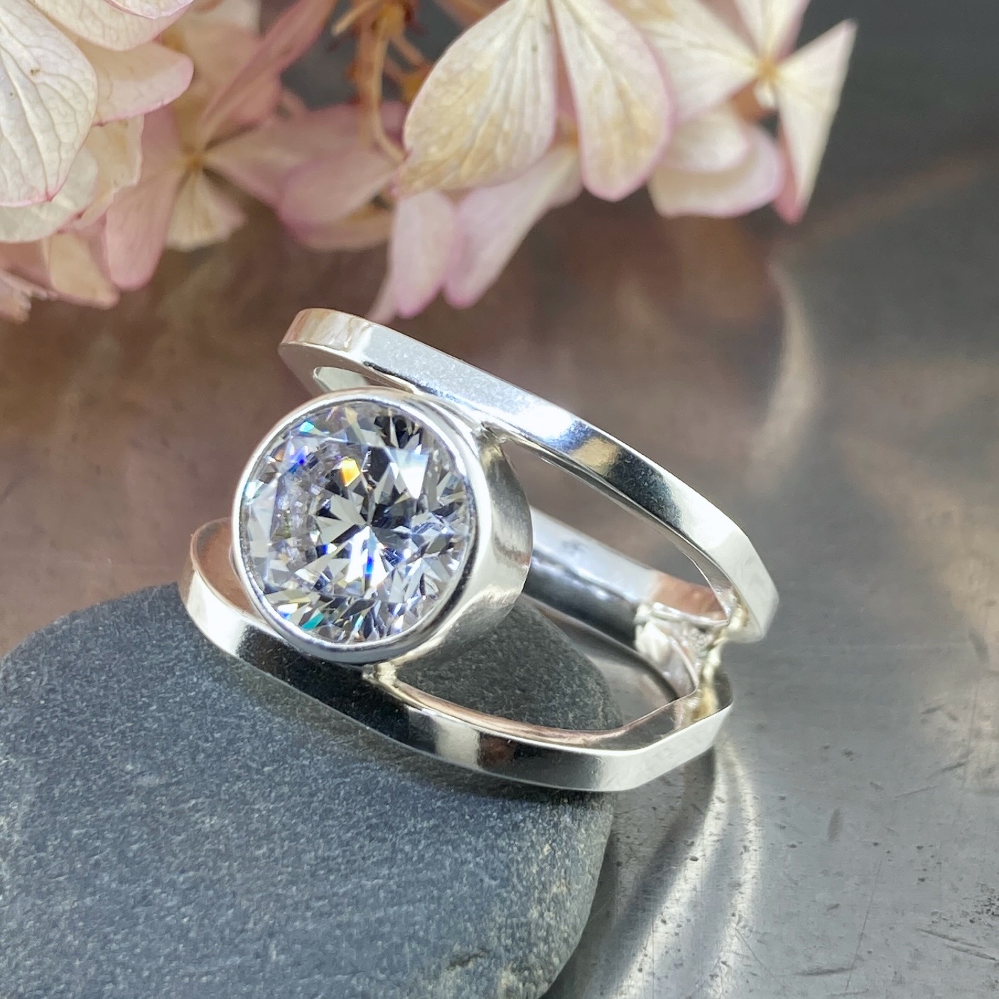 cubic zirconia ring - size 11.75 - Argentium silver octagon double-band - 7 carat - Image 2