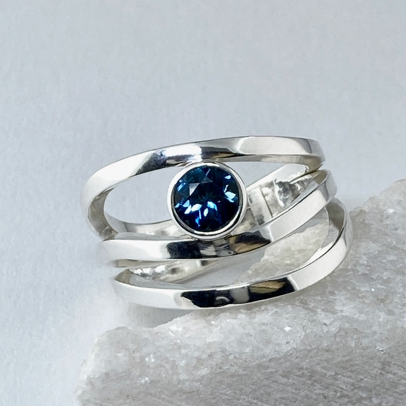 London topaz ring - size 10.25 - wind design - 1 carat - Image 4