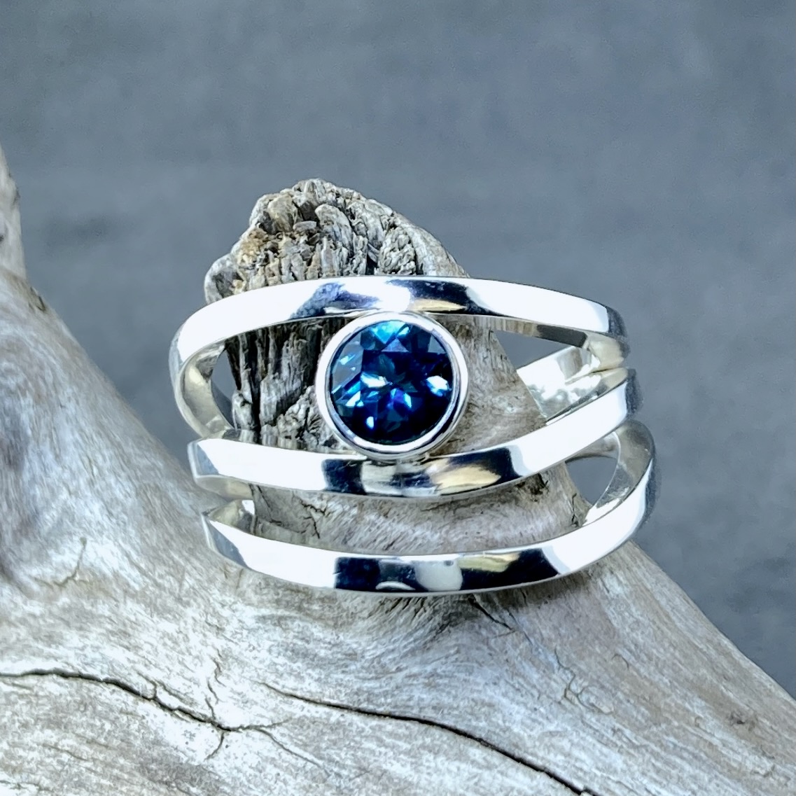 London topaz ring - size 10.25 - wind design - 1 carat