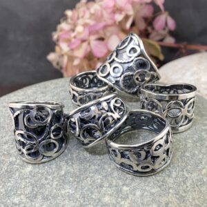pebbles rings, finished edge - Argentium silver - antique finish