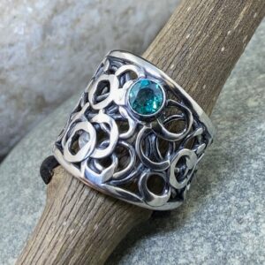 green topaz ring - size 7.75 - Argentium silver pebbles band - .75 carat