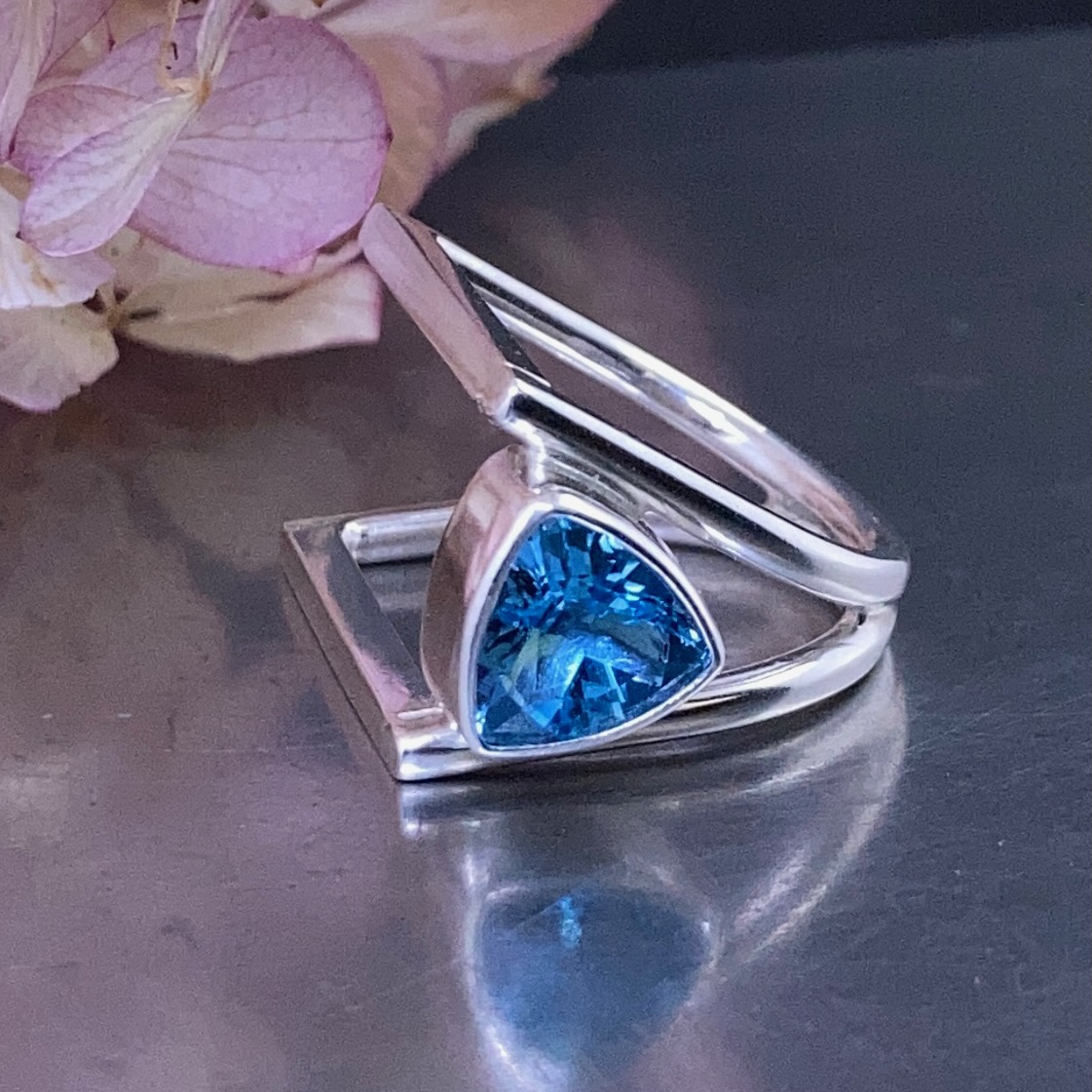 Swiss topaz ring - size 6.25 - D-book - 2 carat - Image 2