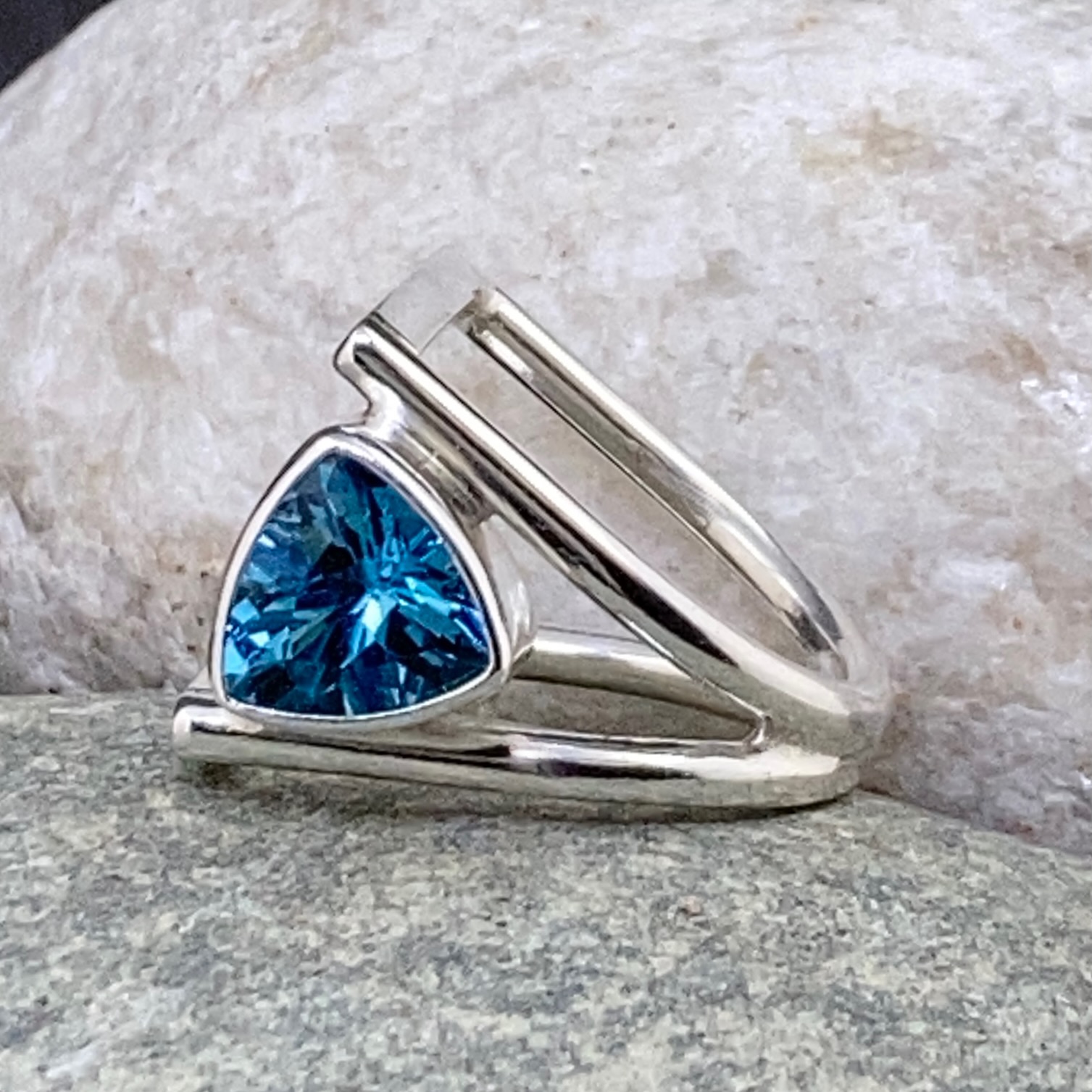 Swiss topaz ring - size 6.25 - D-book - 2 carat - Image 4