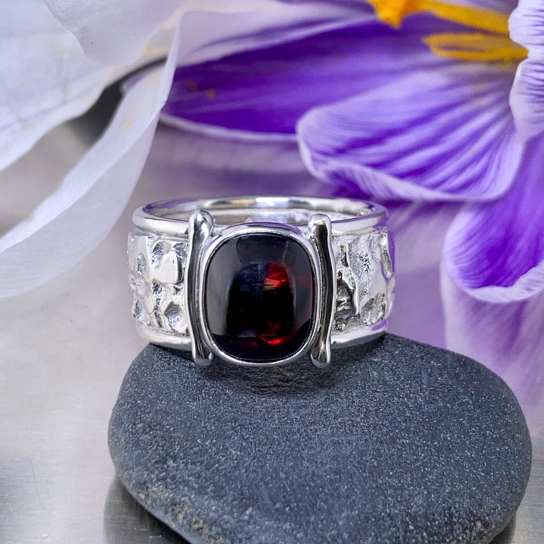 garnet ring - size 7.75 - Argentium lunar band - 4 carat - Image 4