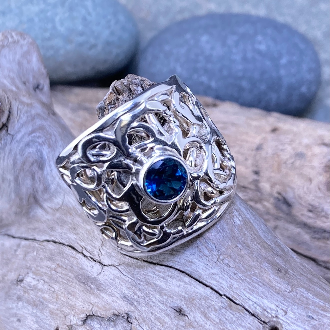 London Blue Topaz Ring – Size 8.25 – Argentium Silver Pebbles – 1 Carat - Image 3