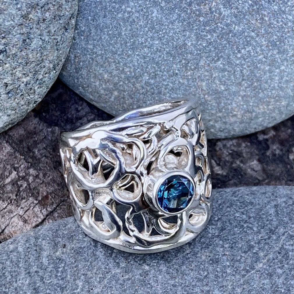 London Blue Topaz Ring – Size 8.25 – Argentium Silver Pebbles – 1 Carat - Image 4