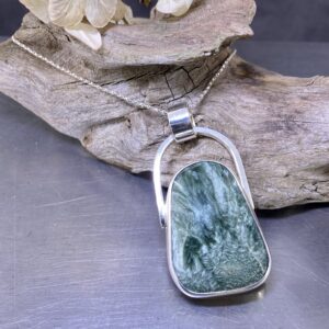seraphinite pendant - Argentium silver - horseshoe design