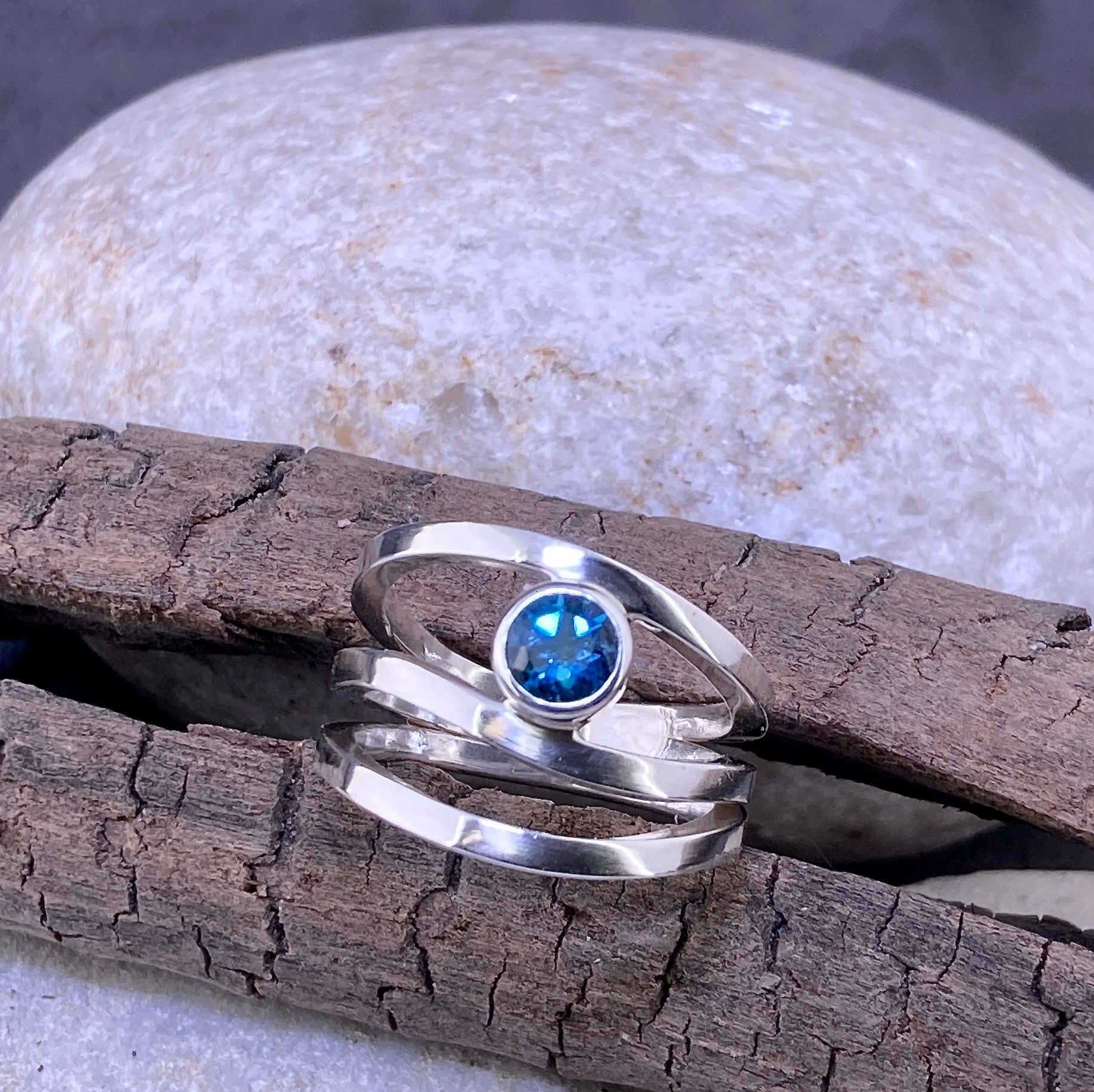 Swiss Topaz Ring – Size 8.25 – Wind Design – 0.5 Carat - Image 2