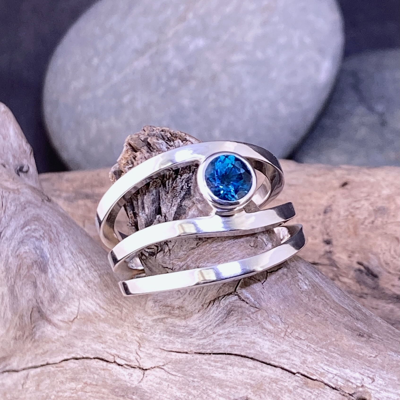 Swiss Topaz Ring – Size 8.25 – Wind Design – 0.5 Carat - Image 6